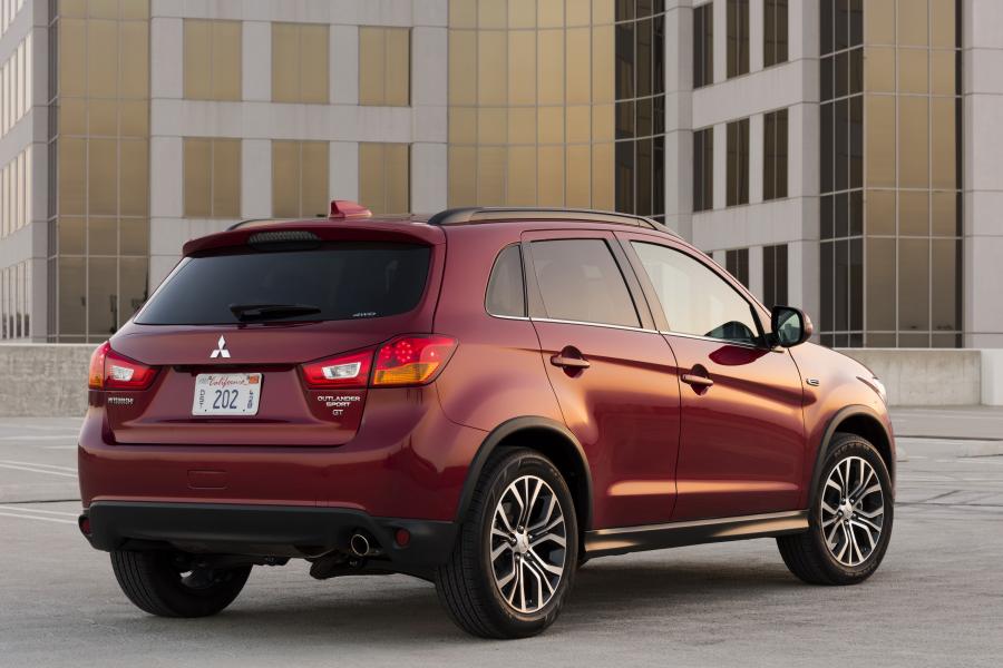  Mitsubishi Outlander Sport GT 2016 года  (фото 22 из 26)